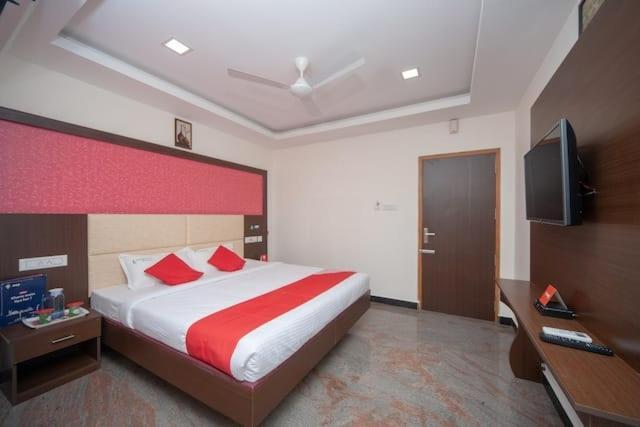 Famous Residency Hotel Tiruchirappalli Екстериор снимка