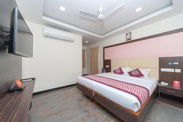 Famous Residency Hotel Tiruchirappalli Екстериор снимка