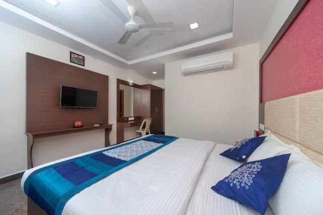 Famous Residency Hotel Tiruchirappalli Екстериор снимка